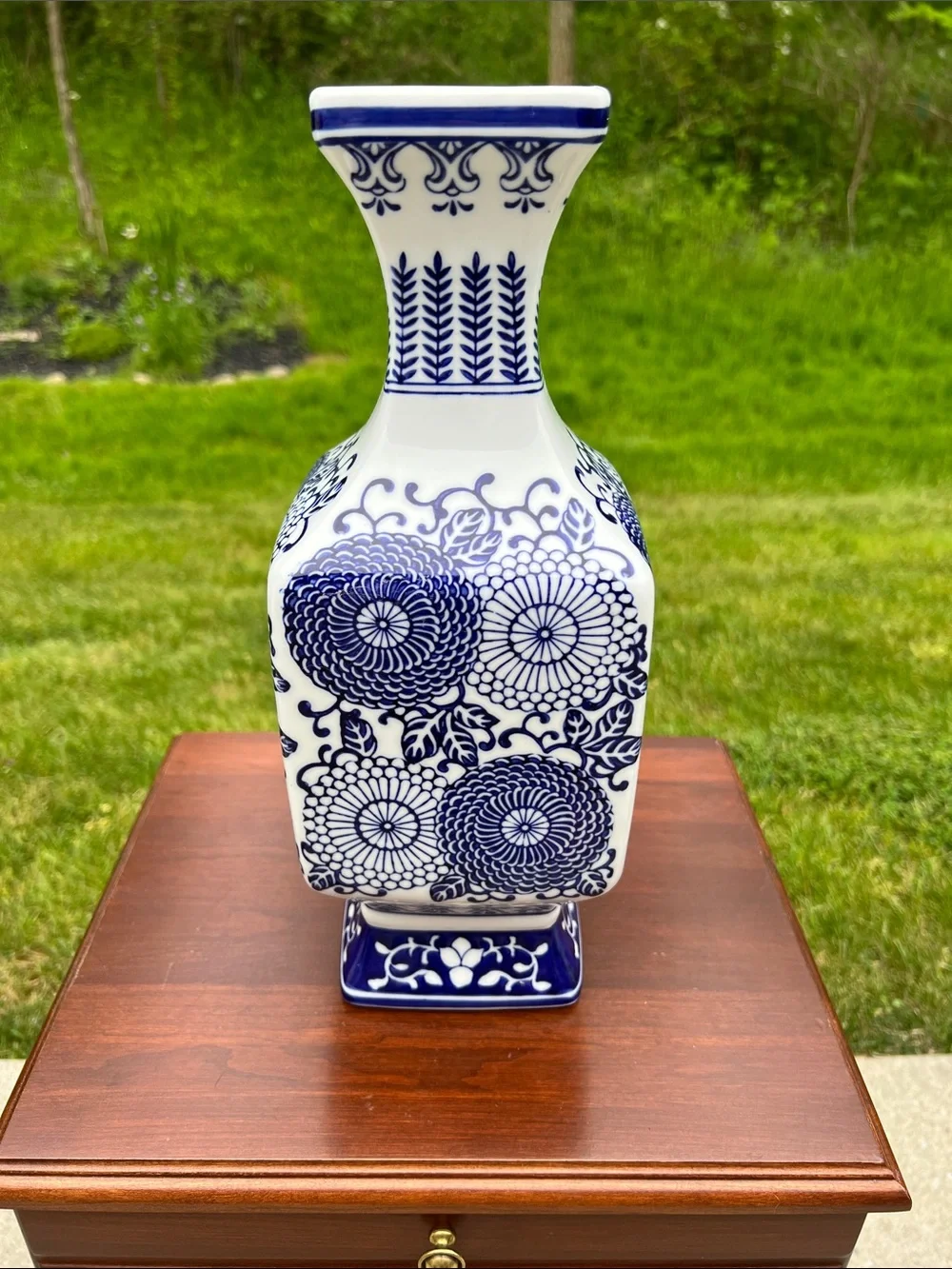 Vintage Blue and White Chinoiserie Blue Willow Style Floral Large Square Vase